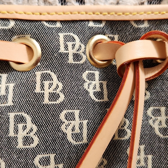 Dooney and Bourke Shoulder Strap purse - Picture 10 of 10